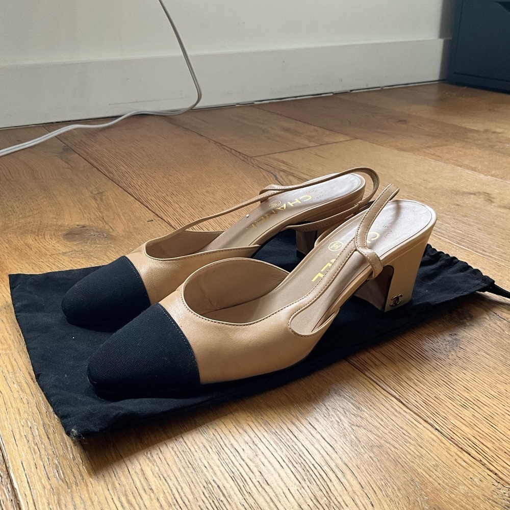 CHANEL Goatskin & Grosgrain, Black & Beige, Classic Slingbacks Size 36